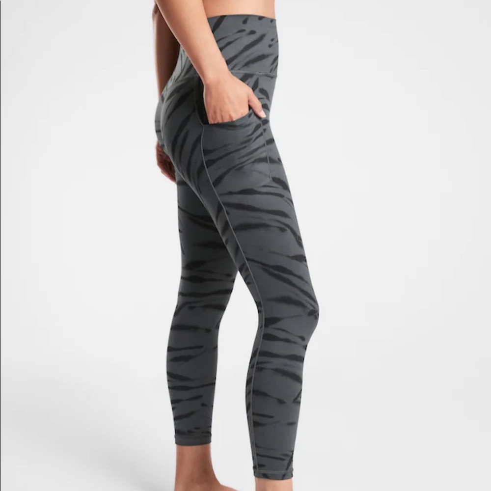 NWT Athleta Salutation Zebra Legging XS - Picture 3 of 11